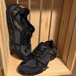 Mesh Water Trail Hiking Outdoor shoes lightweight men’s 10.5 or 44